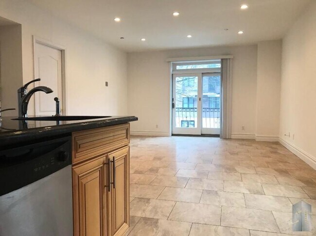 Foto del edificio - 3 bedroom in BROOKLYN NY 11225