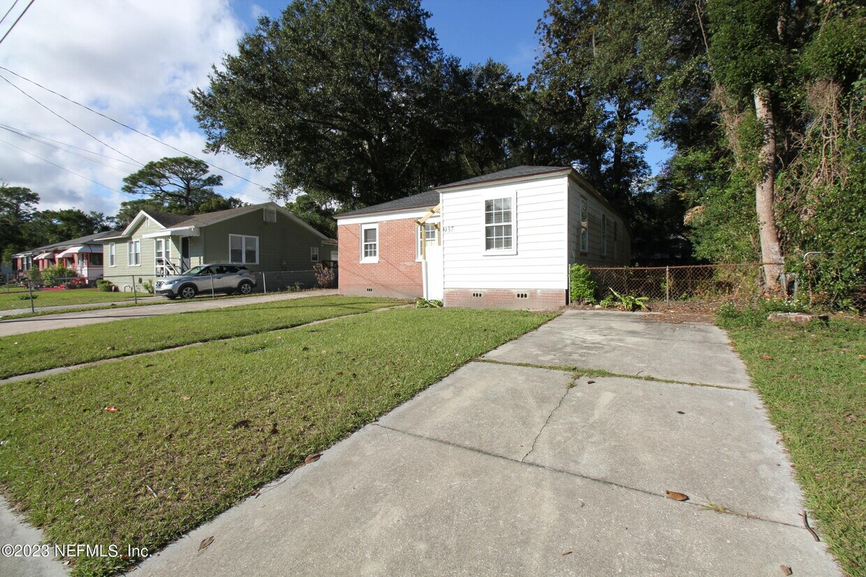 Primary Photo - 937 Ethan Allen St