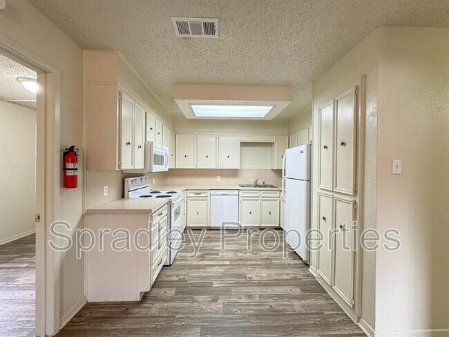 Foto del edificio - 3806 Shallow Ford Rd