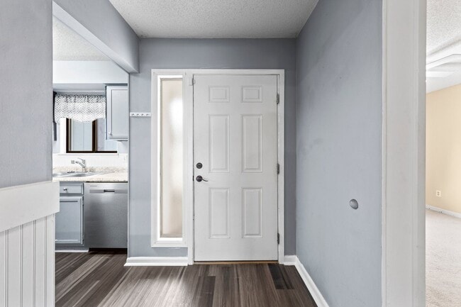 Building Photo - IDEAL LOCATION!