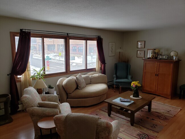 Foto del edificio - 4103 Chowen Ave S