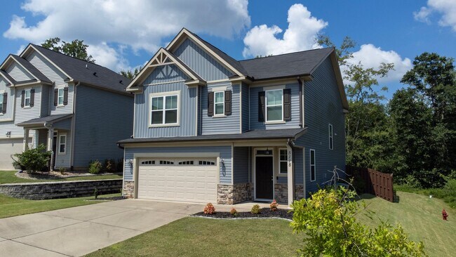 Building Photo - Almost new 4 bedroom 2.5 bathroom just off...