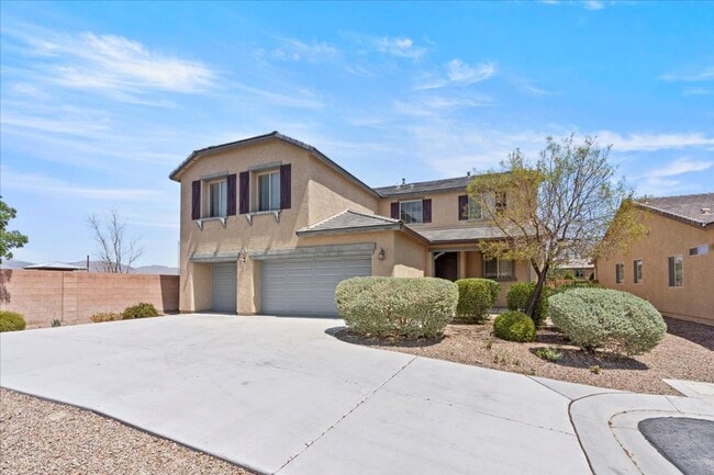 Building Photo - Stunning 5-Bedroom Home at the End of a Cu...
