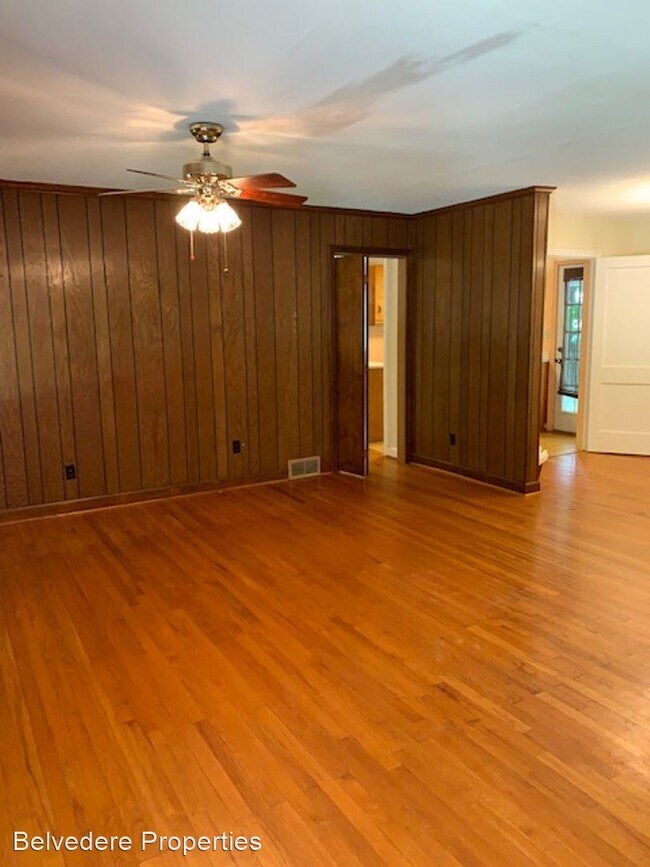Building Photo - 3 br, 1 bath House - 2540 Fernwood Dr