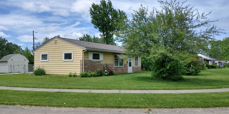 Primary Photo - 574 Willow Park Rd, Elyria OH