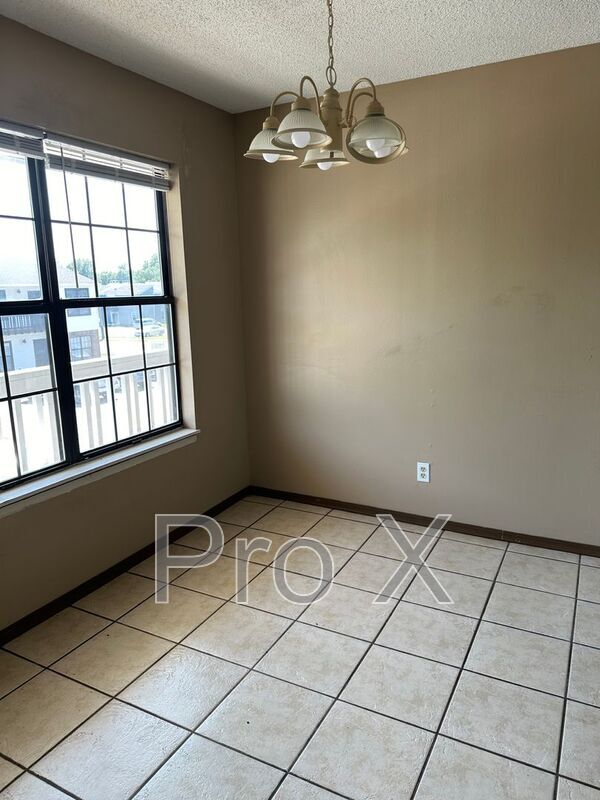 Foto del edificio - 1001 S St Louis Ave