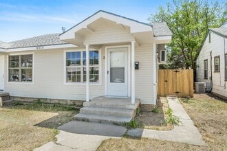 Building Photo - 4215 SW 11th Ave