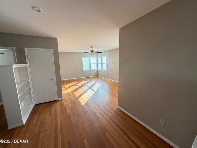 Foto del edificio - 321 Ribault Ave