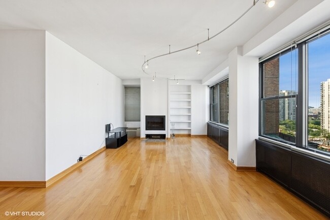 Building Photo - 1540 N State Pkwy