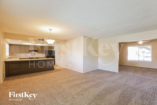 Building Photo - 10612 N 47th Dr