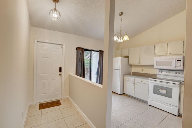 Building Photo - 499 Hardwood Pl