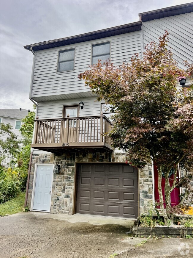 Building Photo - 403 Cedarstone Rd