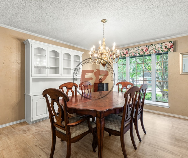 Building Photo - 712 Willow Creek Dr