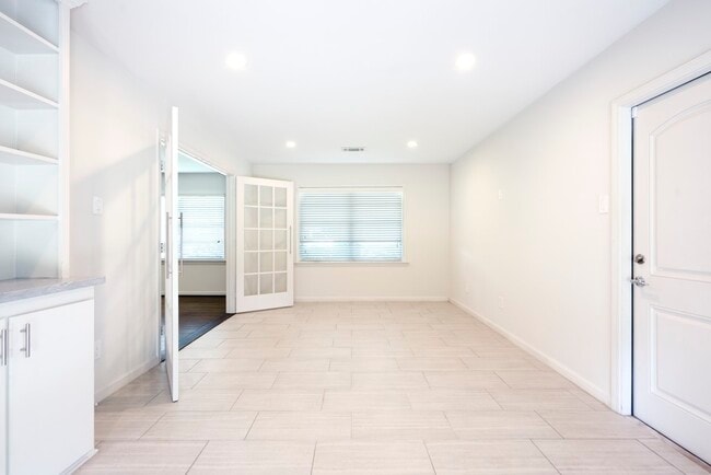 Building Photo - 9326 Willowview Ln