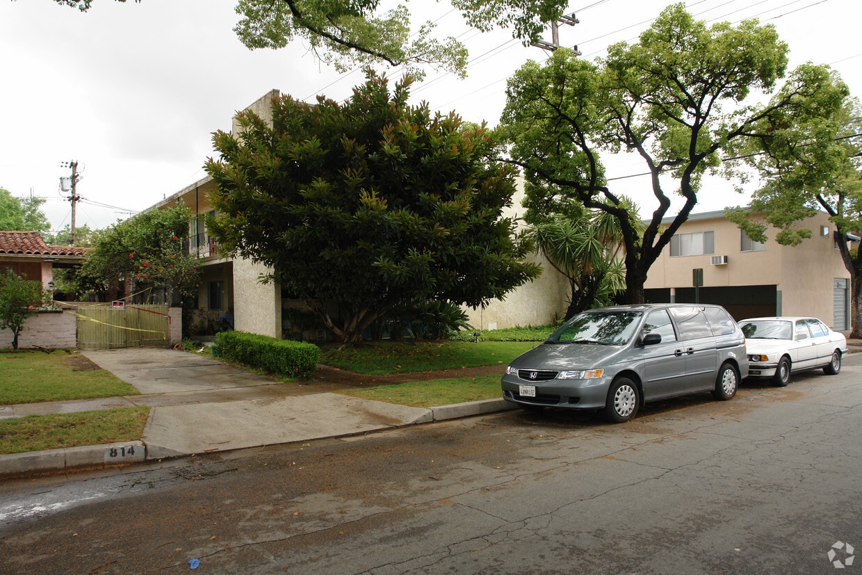 Building Photo - 810 Norton Ave