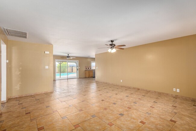 Building Photo - RENOVATED 4 BEDROOM, 2 BATH TEMPE HOME W/ ...