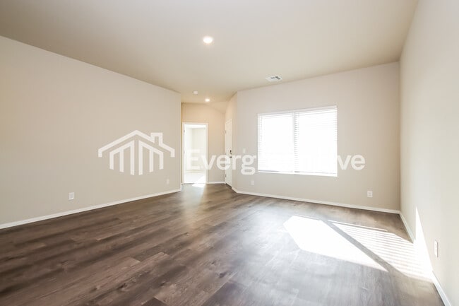 Foto del edificio - 8615 E 164th Ct S