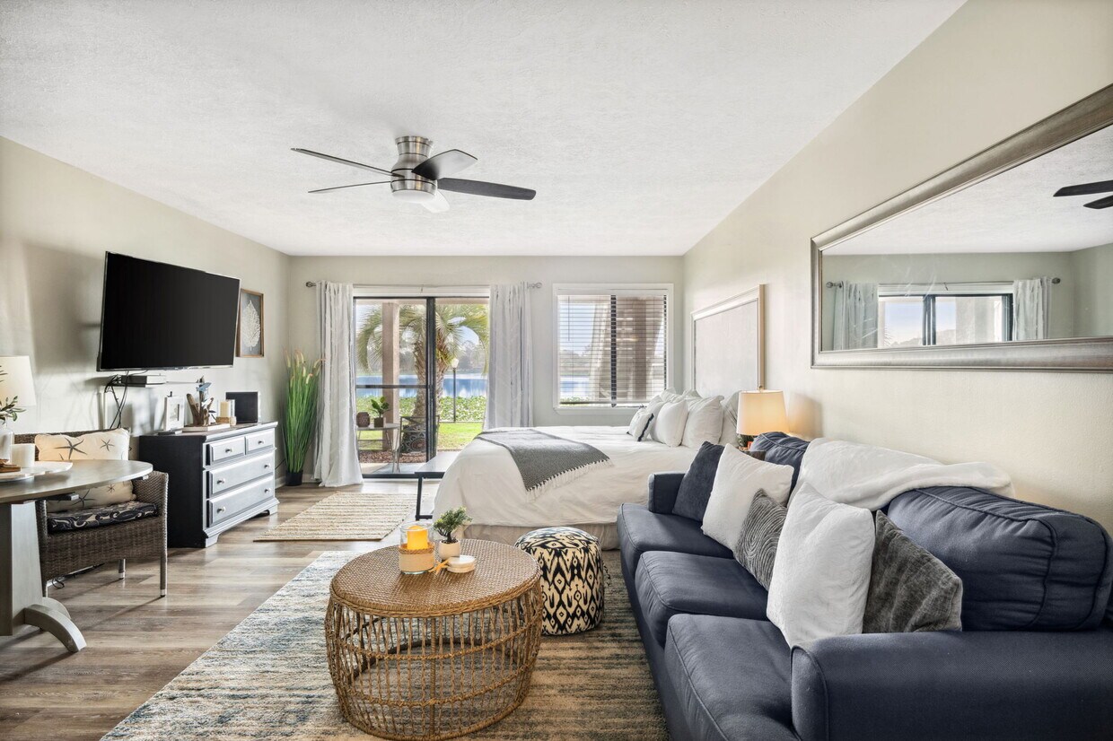Foto principal - 301 Lullwater Dr