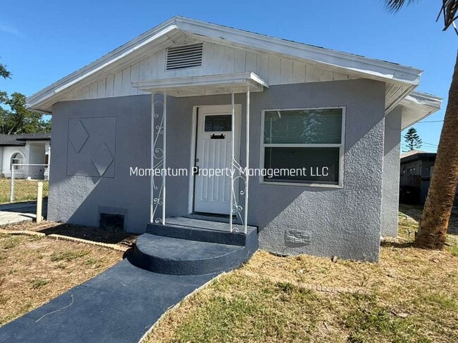 Building Photo - Beautiful 3/2 Home by the water!! READY NOW!
