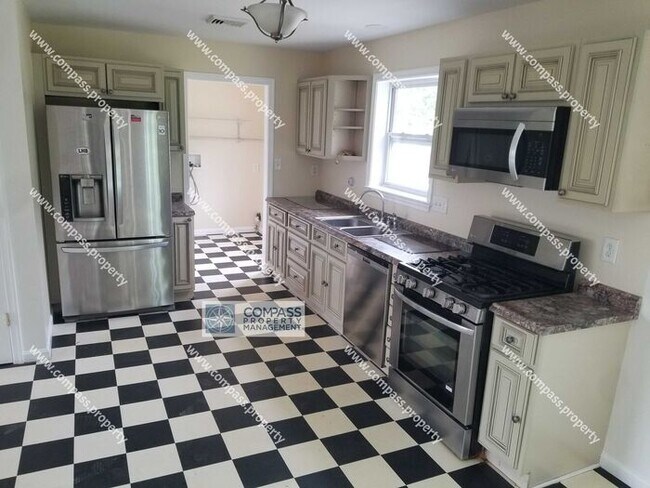 Foto del edificio - 3 Bedroom Home - $2195