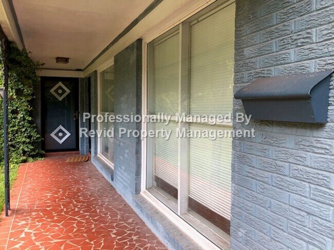 Foto del edificio - 3 bedroom Home in Midtown
