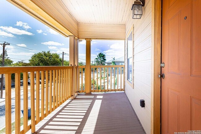 Foto del edificio - 611 W Ridgewood Ct