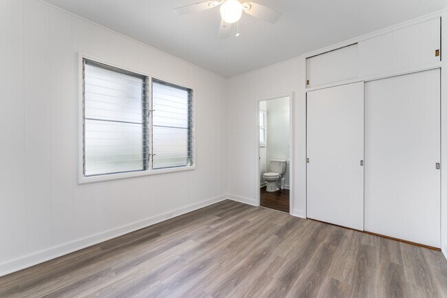 Foto del edificio - 1 BED 1 BATH with 1 parking, MCCully area