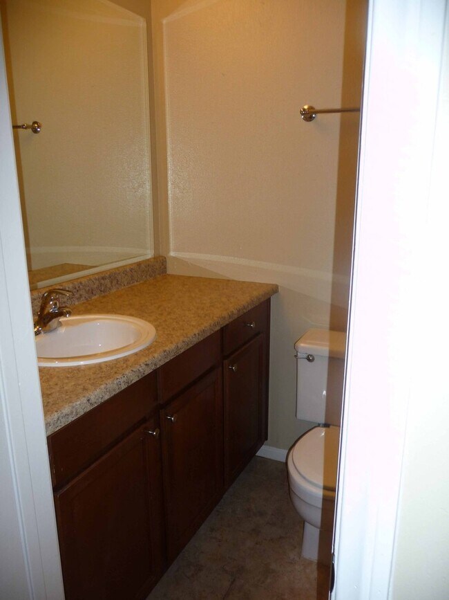 Foto del edificio - $500 MOVE IN SPECIAL! Large 2 Bedroom, 2 Bath Condo - Walk to Mission Bay!