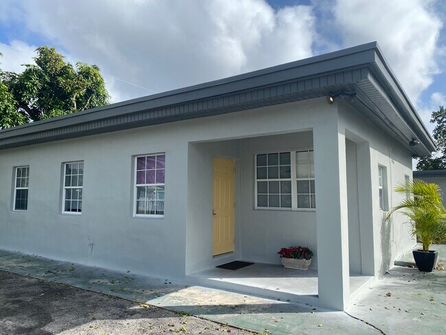 Foto del edificio - 322 NW 118th St