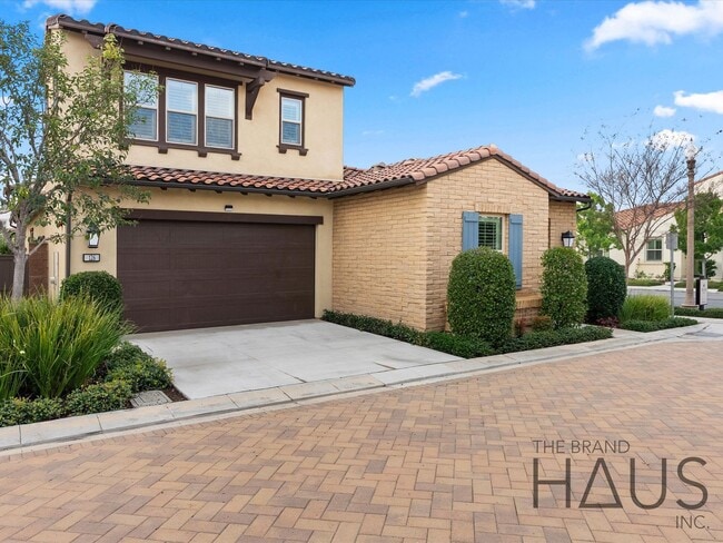 Building Photo - Rare 55+ Gated Travata Community – Bedrooms on Main + Loft + Resort-Style Amenities!