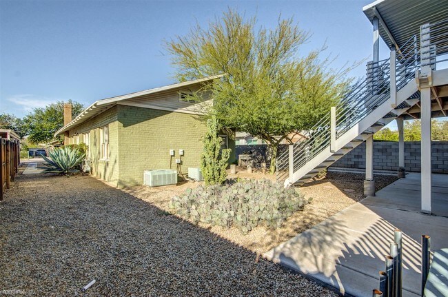 Building Photo - 1 br, 1 bath  - 2227 N 9th St