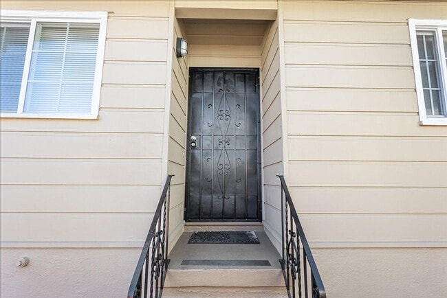 Building Photo - 2033 High St