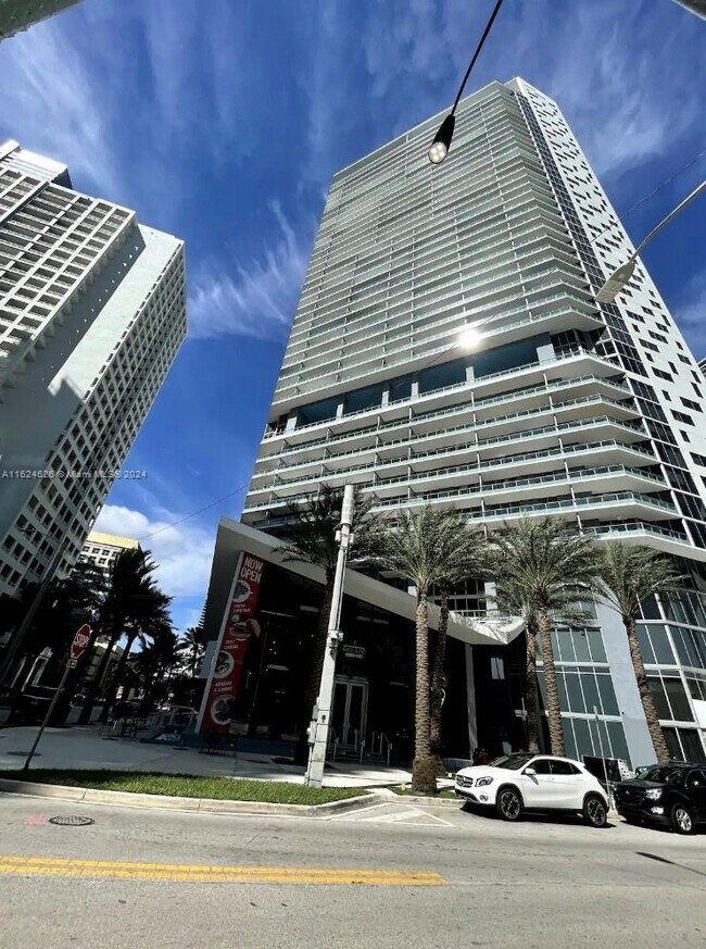 Foto del edificio - 1300 Brickell Bay Dr