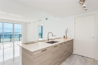 Building Photo - 16001 Collins Ave