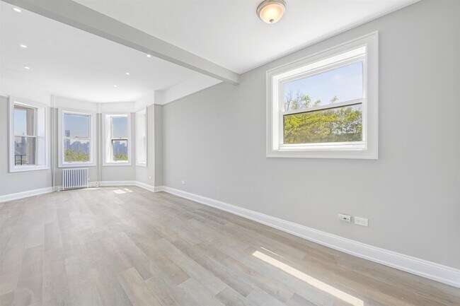 Building Photo - 935 JFK Blvd E