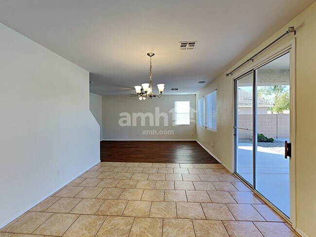 Foto del edificio - 9742 E Knowles Ave