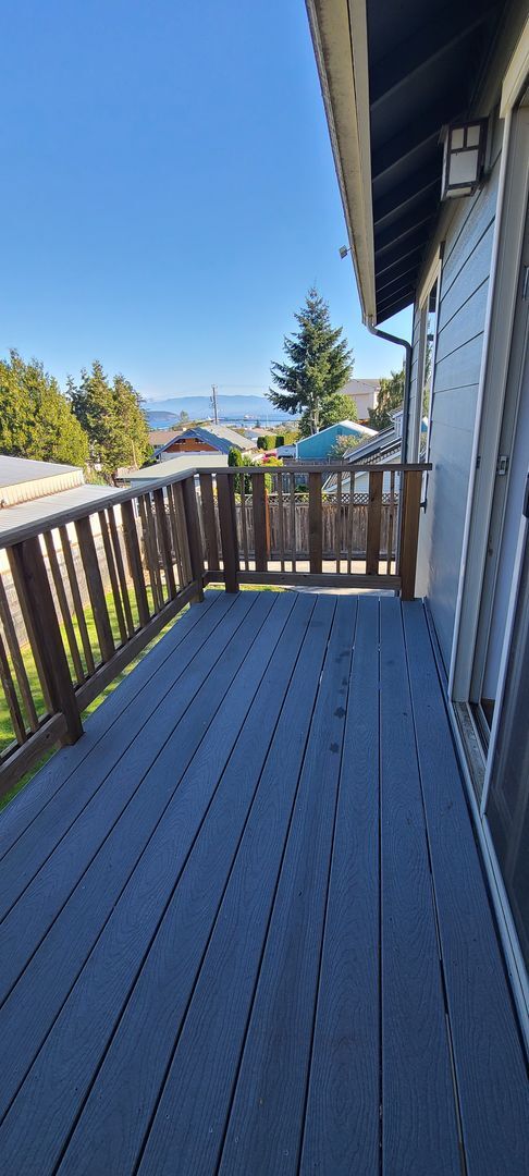 Building Photo - Renovated 3 BR Townhouse