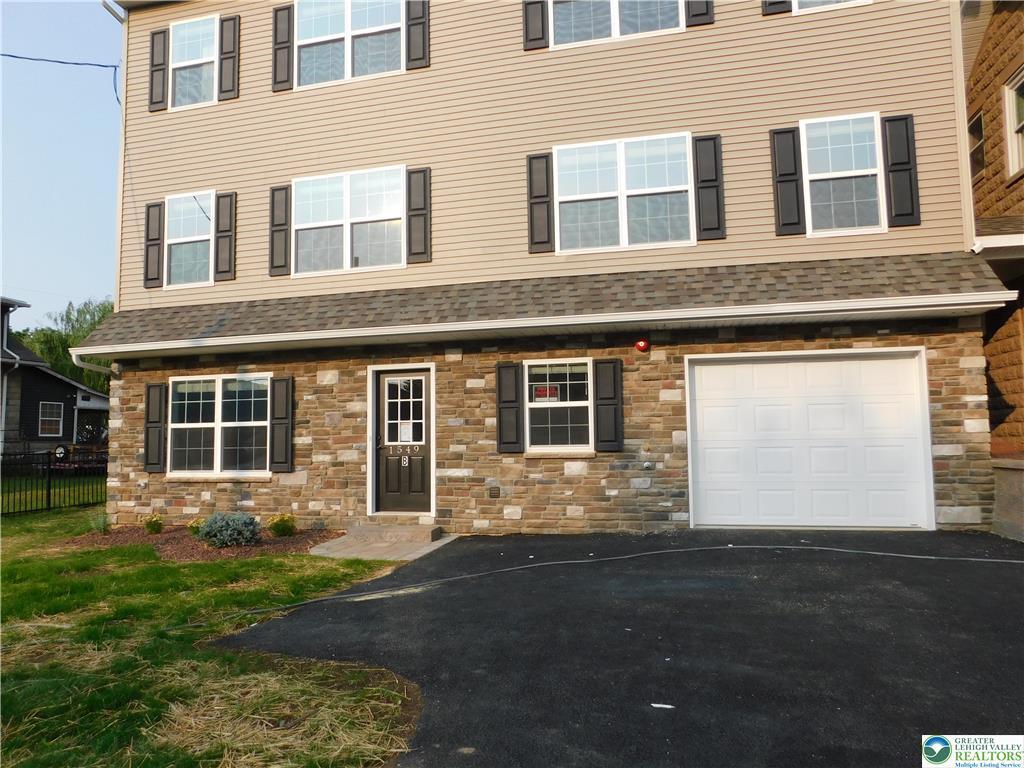 Foto principal - 1549 Burkhardt St