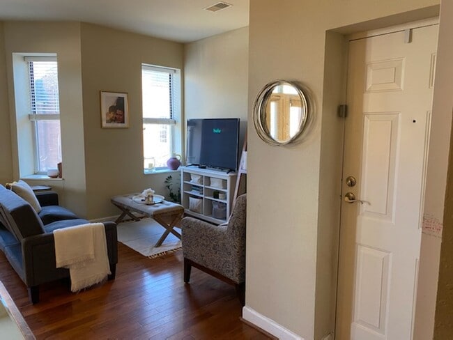 Building Photo - 627 Clara Ave