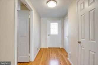 Building Photo - 8931 Park Forest Dr