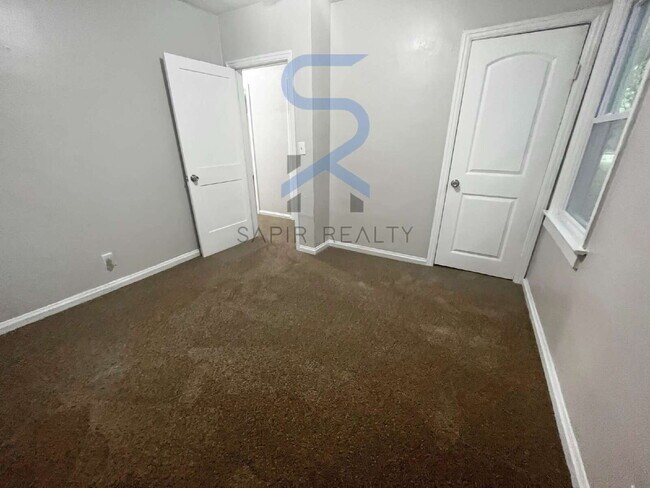 Building Photo - Move in before December 15th and get $100 OFF your rent for the first 3 months — PLUS a $250 Amaz...