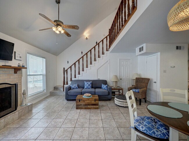 Building Photo - 15201 Leeward Dr