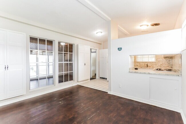 Foto del edificio - 605 W River Dr