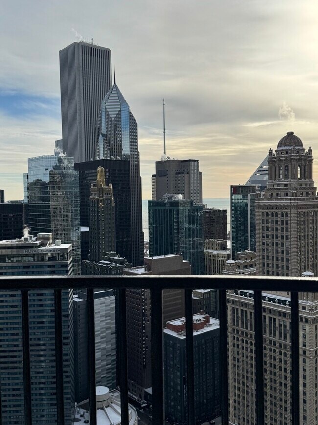 Foto del edificio - 300 N State St