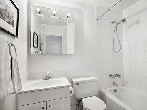 Foto del edificio - 312 E 46th St