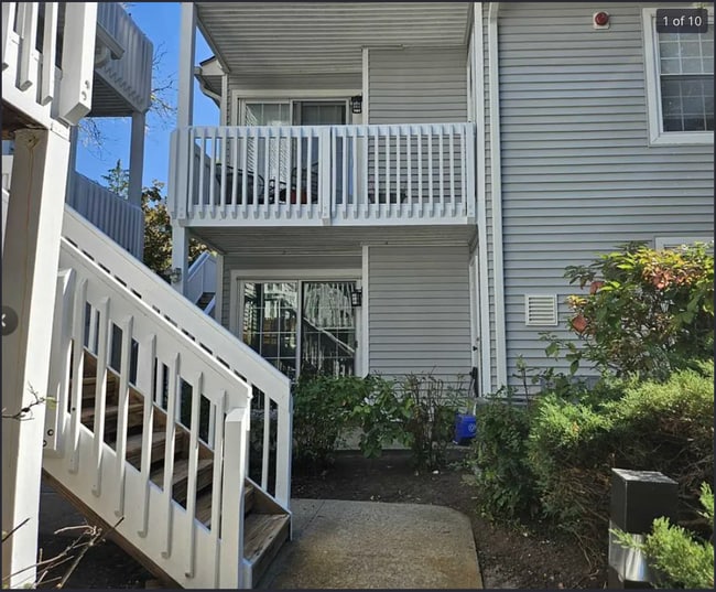 Building Photo - 2 Markham Cir