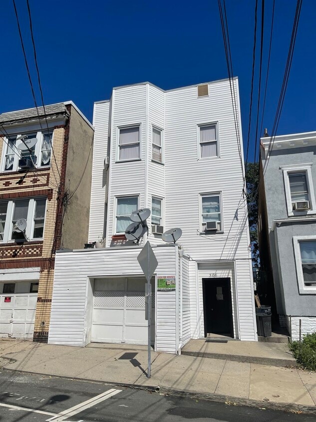 Primary Photo - 306 67th St