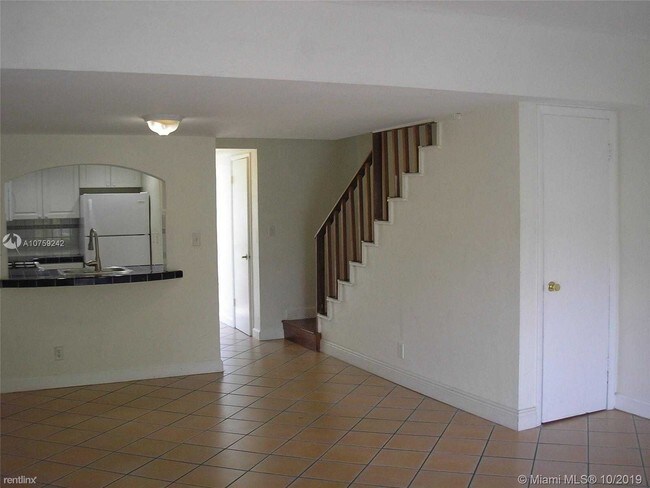 Foto del edificio - 3 br, 1.5 bath Condo - 6709 N Kendall Dr 218