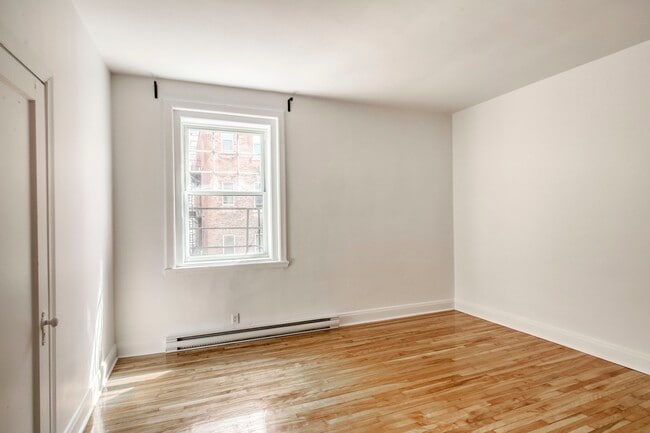 Building Photo - 2100 Rue du Fort