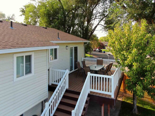 Foto del edificio - Beautifully Remodeled Home with Two Car Garage and Large Backyard!